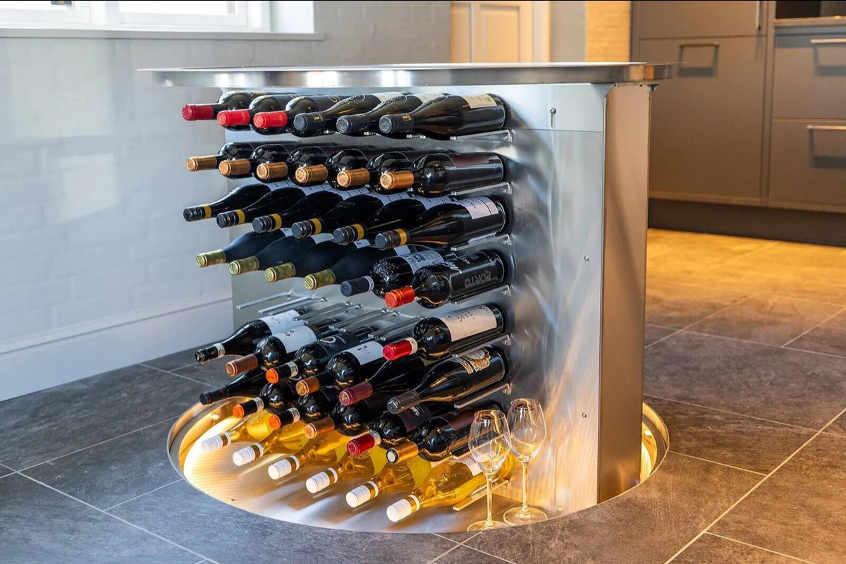 Vinorage rund vinkjeller med elevasjon